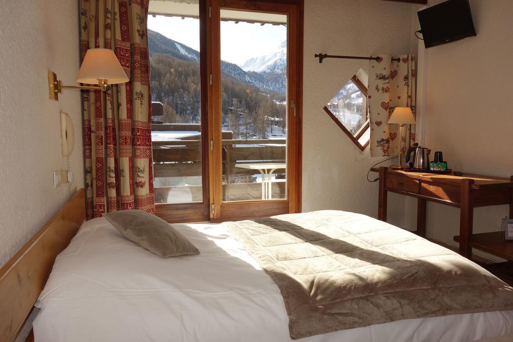 Hotel L'Escale Blanche Les Orres Szoba fotó
